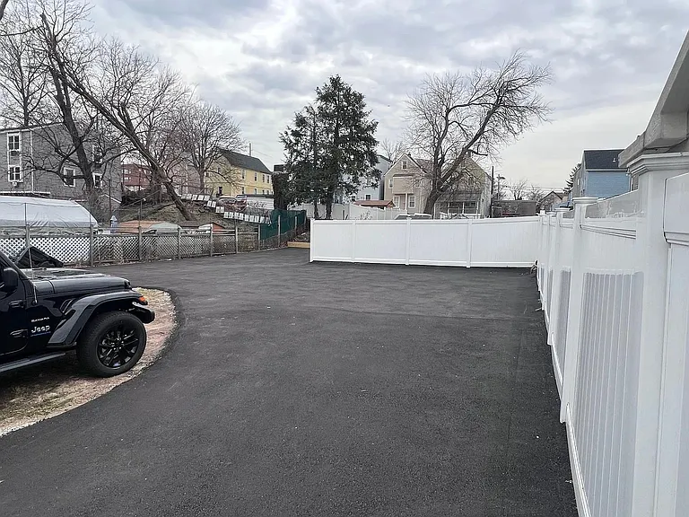 527 Oak St — Photo 18