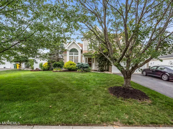 42 Crown Circle, Lakewood, NJ 08701