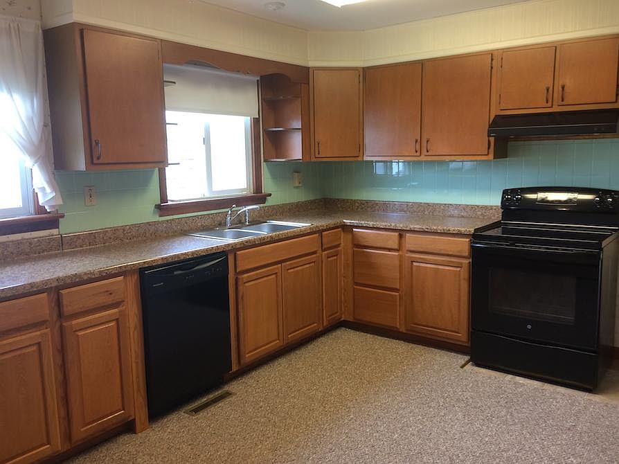 2nd image of 733 Hickory Ln