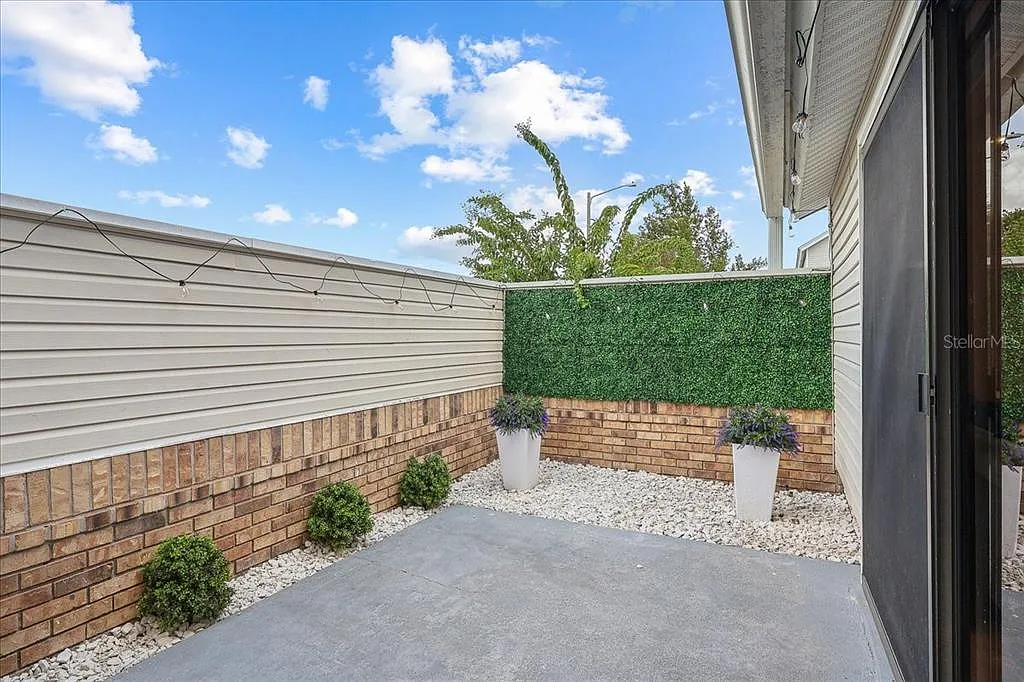 3 bed, 2.0 bath, 1375 sqft, $2,200 — Photo 4
