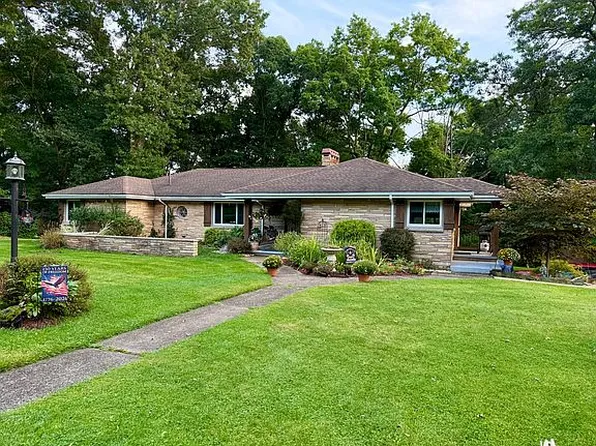 3 Crestview Dr, Oil City, PA 16301