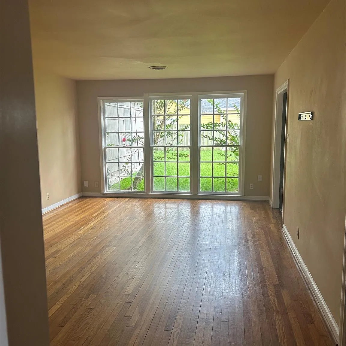 3 bed, 2.0 bath, 1751 sqft, $2,000 — Photo 2