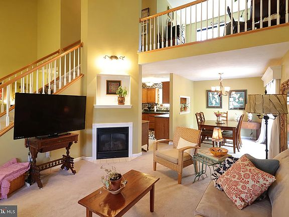 3rd image of 226 Amblewood Way