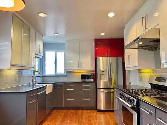3rd image of 2464 Palm Ave