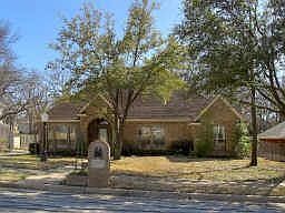 3rd image of 1608 Briar Dr