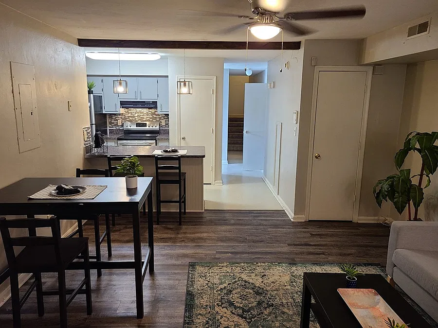 6 bed, 3.5 bath, 2275 sqft, $2,754 — Photo 3