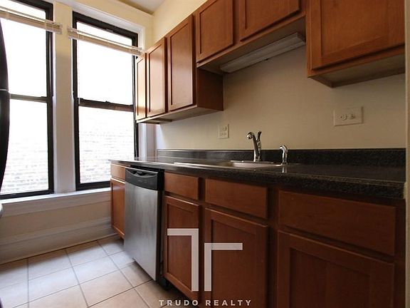5th image of 3525 N Wilton Ave #2Q