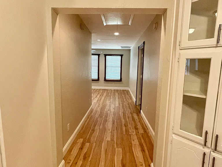 3820 W 5th St — Photo 5