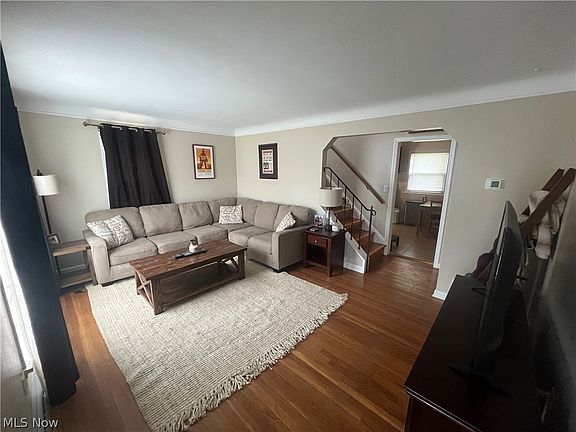 2nd image of 450 Maplewood Dr