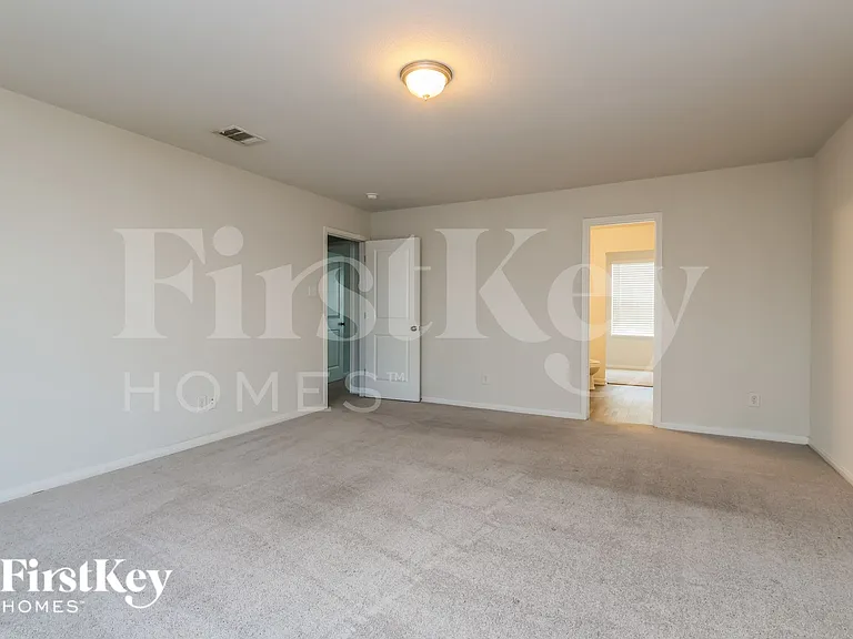 10083 Cerritos Dr — Photo 10