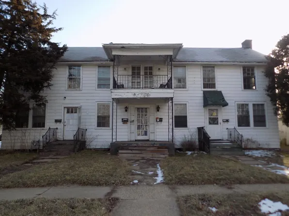 2304 S 4th St, Rockford, IL 61104