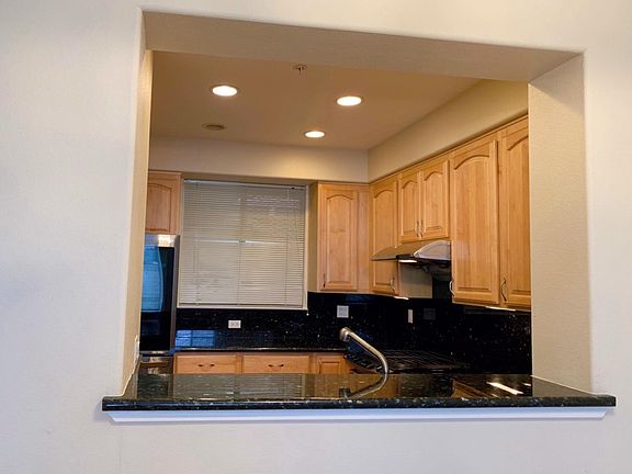3rd image of 88 17th Ave Unit 101