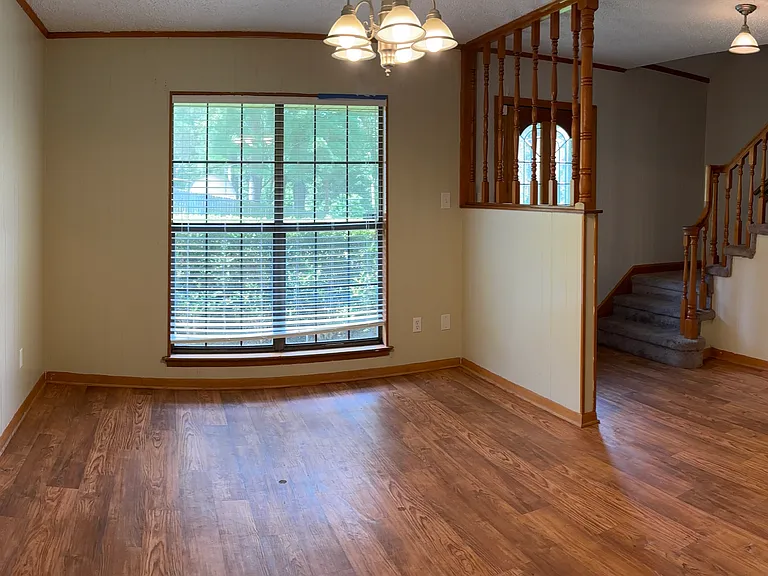 135 Longhorn Dr — Photo 2