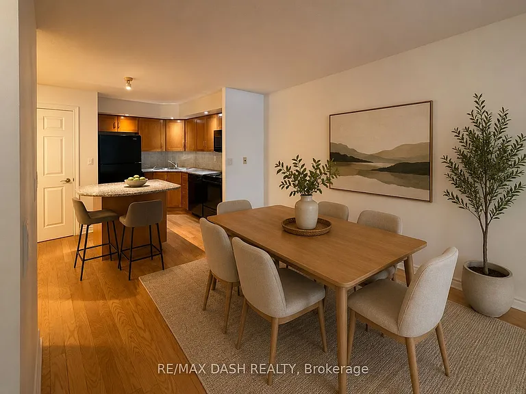 270 Wellington St W #802 — Photo 3