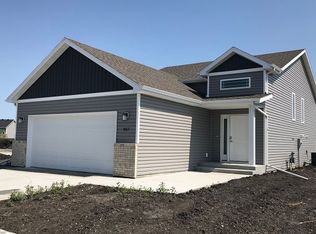 957 Ashley Dr W, West Fargo, ND