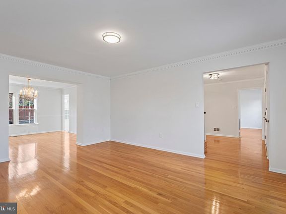 3rd image of 211 Apple Blossom Ct