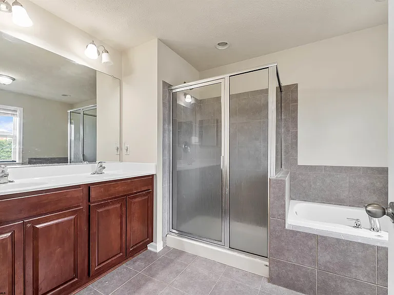 3313 Sun Ct — Photo 29