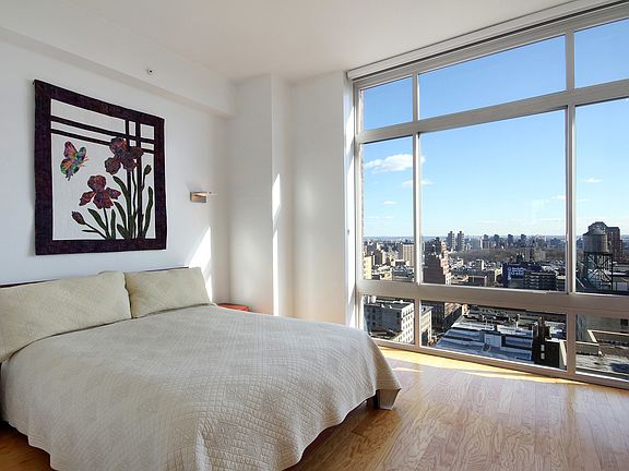 3rd image of 272 W 107th St APT 21A
