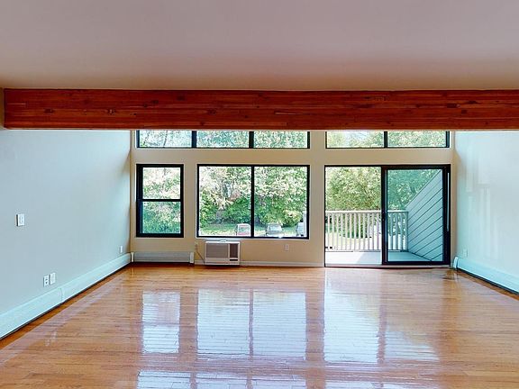 3rd image of 1465 E Putnam Ave APT 129