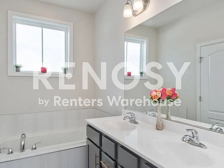 1041 Flester Ln — Photo 17