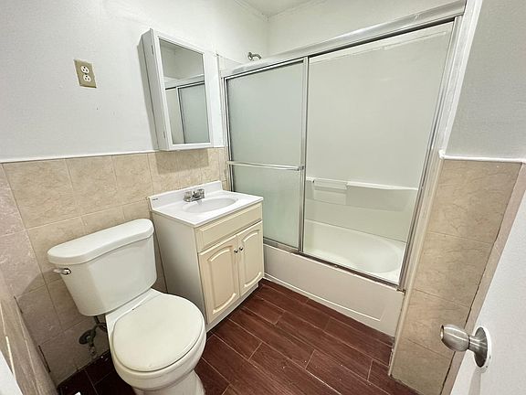 3rd image of 124 Mallory Ave #2E