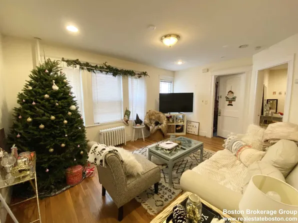 (undisclosed Address), Dorchester, MA 02125