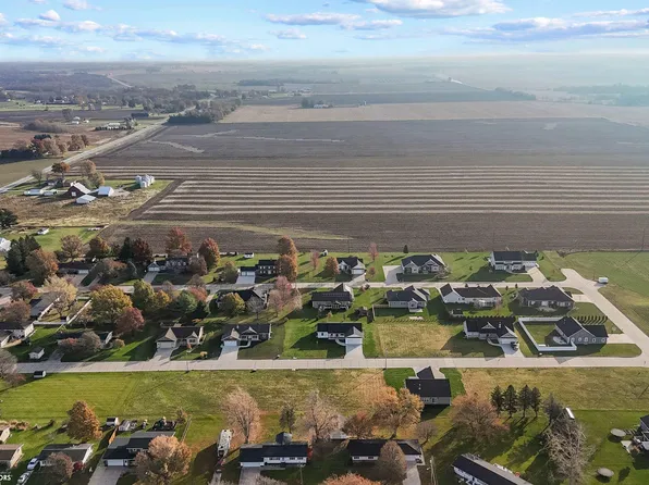 417 Laci Dru Dr, Mediapolis, IA 52637