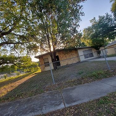2nd image of 1015 Papaya Dr