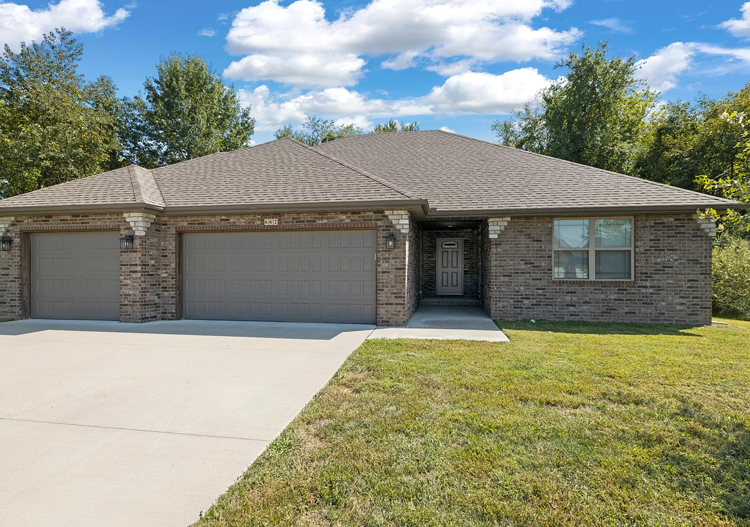 4 Bedroom Home with 3 car garage for rent! — Photo 1