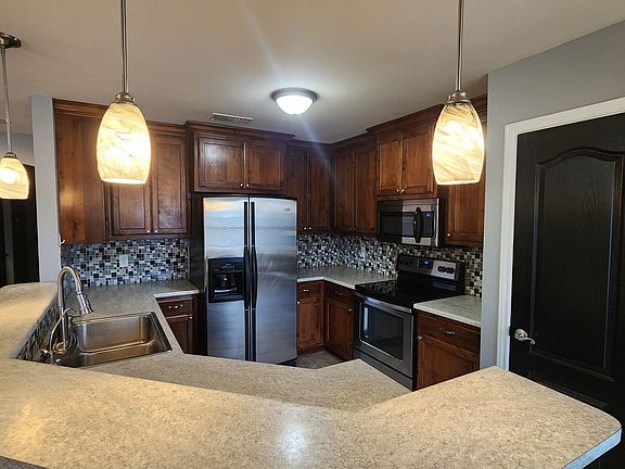 3rd image of 2806 Selman Dr