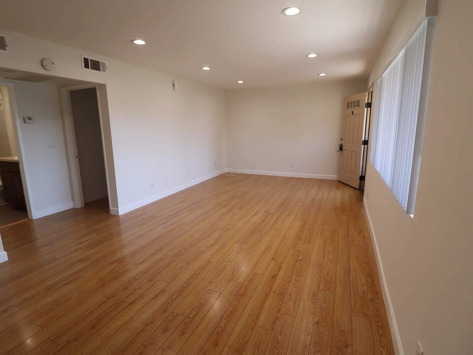2 bed, 780 sqft, $2,300 — Photo 4