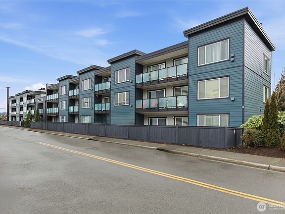 2nd image of 1175 Harrington Place NE #313