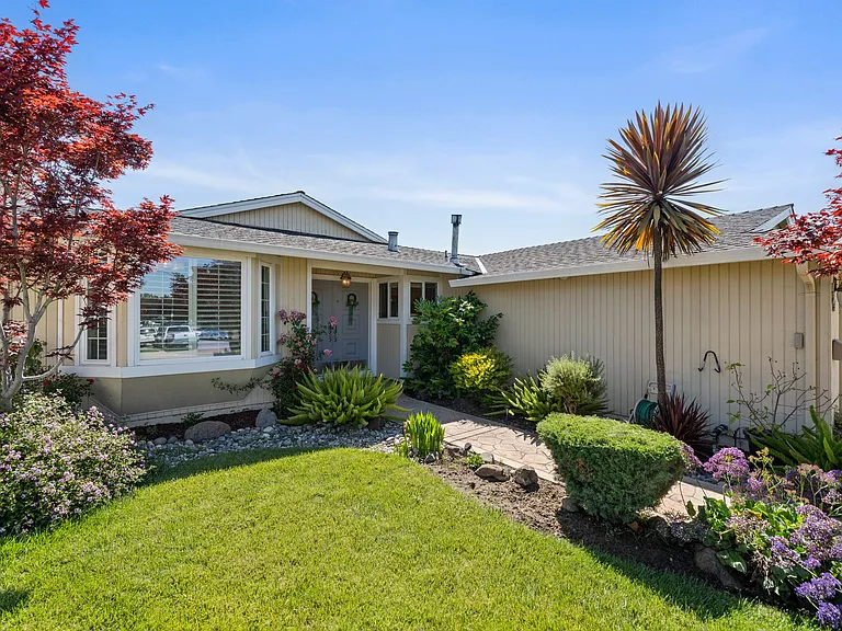 Inviting Front yard with lawn
