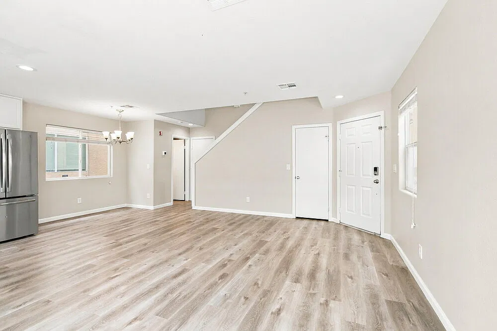 3 bed, 2.5 bath, 1385 sqft, $1,845 — Photo 4