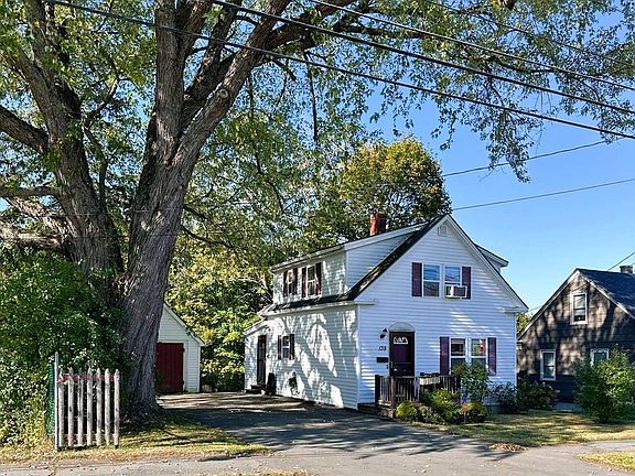 3rd image of 139 Chamberlain St