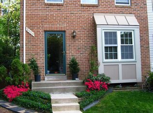3959 Collis Oak Ct, Fairfax, VA 22033