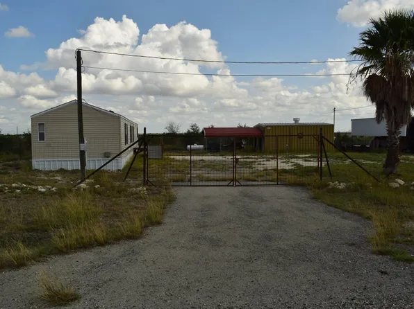 247 S Bayview Dr, Del Rio, TX 78840