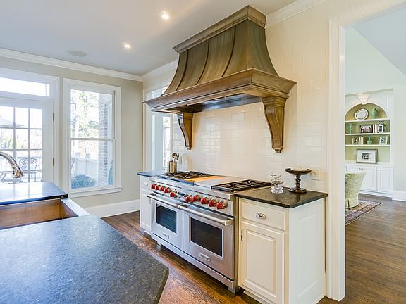 Chef's kitchen