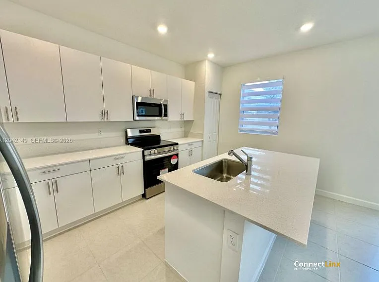114 SW 184th Pl — Photo 13