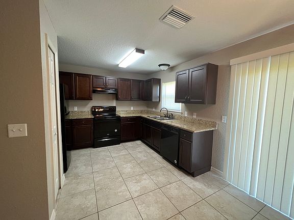 2nd image of 53 SE Maple Dr