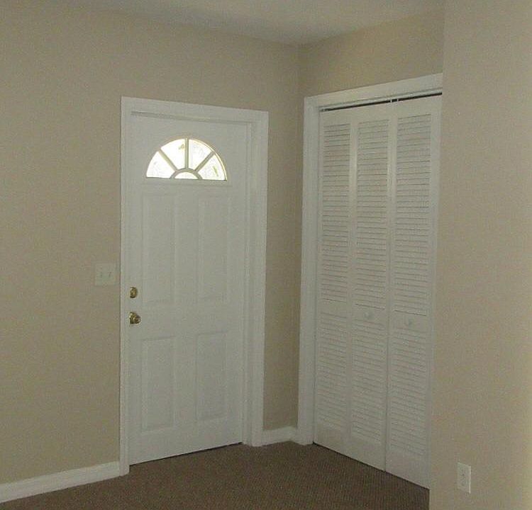 2nd image of 302 Washington St APT A