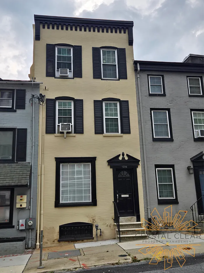 3 bed, 2.0 bath, 1366 sqft, $1,995 — Photo 1