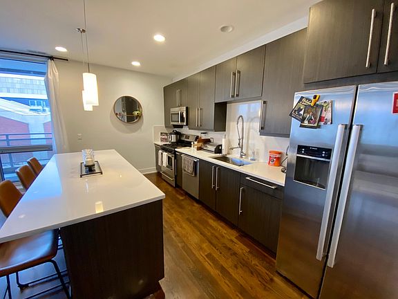 5th image of 2366 N Seeley Ave #2W