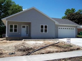 609 7th Ave NE, Independence, IA 50644