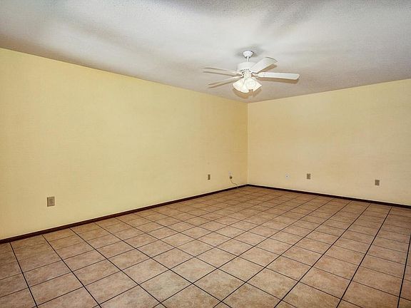 3rd image of 10841 W Santa Fe Dr