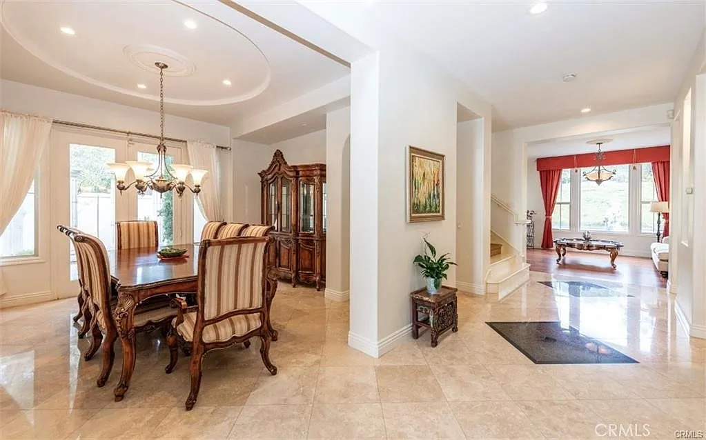 5 bed, 4.5 bath, 4000 sqft, $14,000 — Photo 3