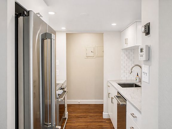 4th image of 1250 N Humboldt St APT 1001