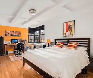 Rented by R New York