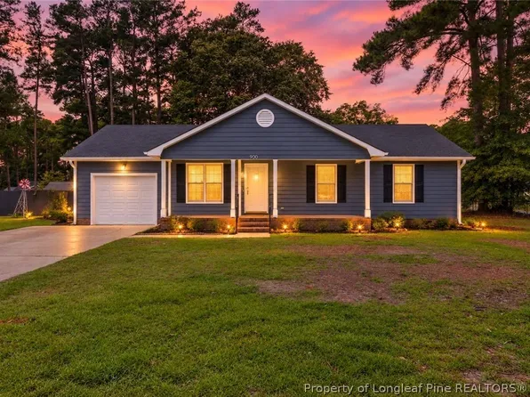 900 Hollydale Ln, Fayetteville, NC 28314