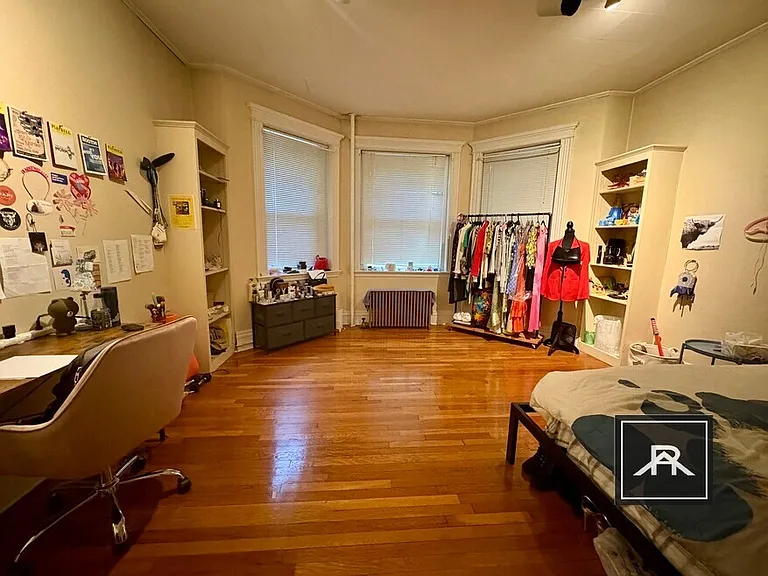 14 Euston St #1 — Photo 19